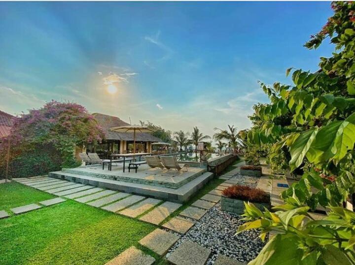 Jepara Marina Beach Bungalows Exterior foto