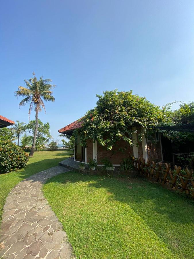 Jepara Marina Beach Bungalows Exterior foto