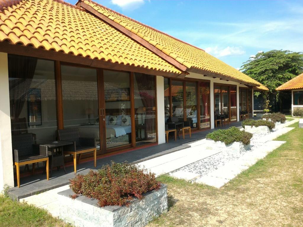 Jepara Marina Beach Bungalows Exterior foto