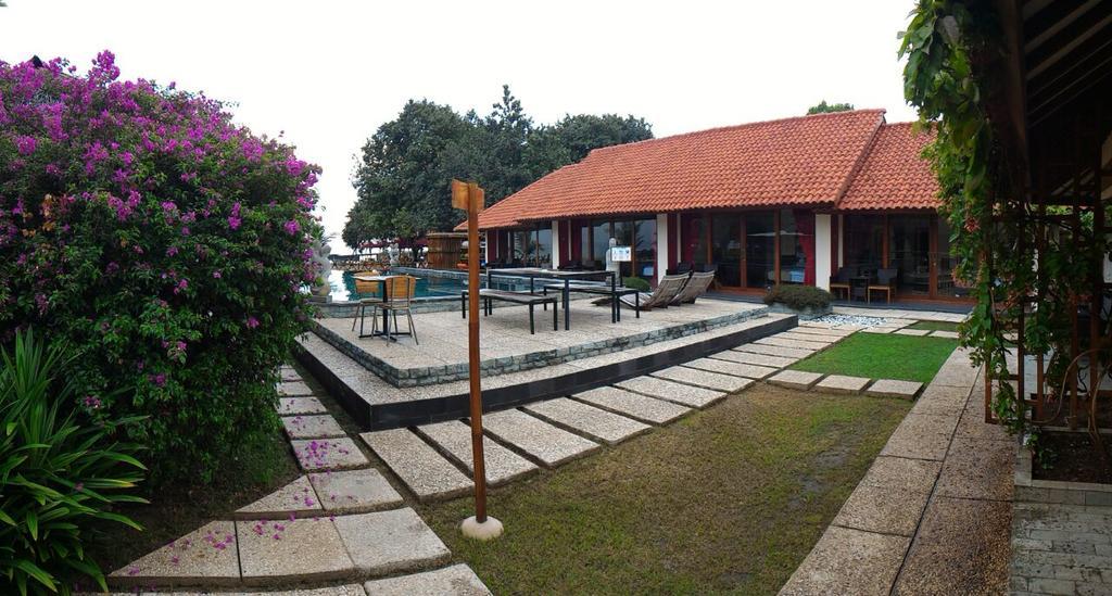Jepara Marina Beach Bungalows Exterior foto